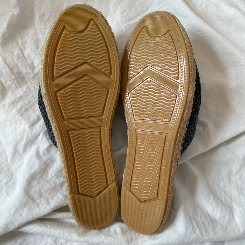 Kensie Hensley Faux Snake Skin Embossed Espadrille Mule Slip On Sandal Black 7 - Picture 13 of 14